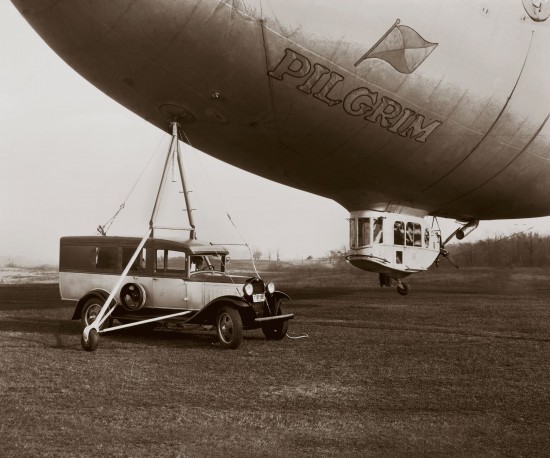 Goodyear Blimp Pilgrim fitted with taxi wheel